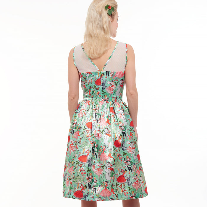 S8979 Misses' Classic Halloween Costume. Size: 32-50