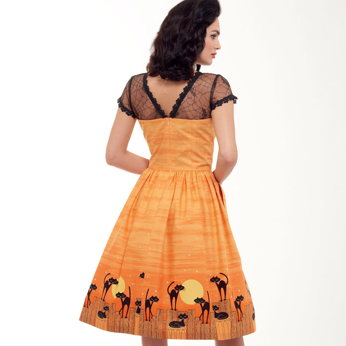 S8979 Misses' Classic Halloween Costume. Size: 32-50