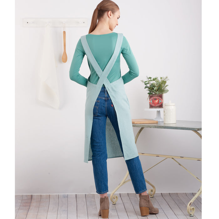 S9436 Adults' and Children's Aprons. Size: XS-L/XS-XL