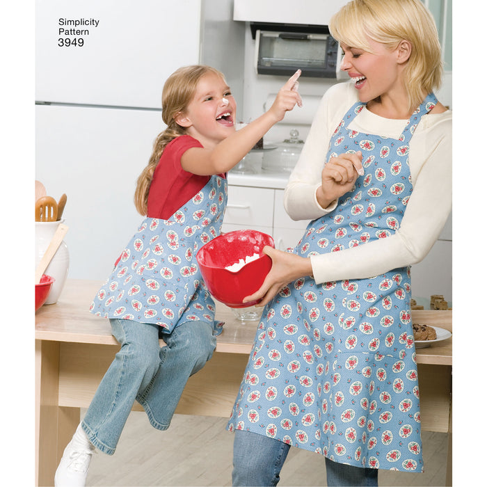 3949 Child's & Misses' Aprons. Size: Kid´s S-L (3-8 y) / Adults S-L / (36-46)
