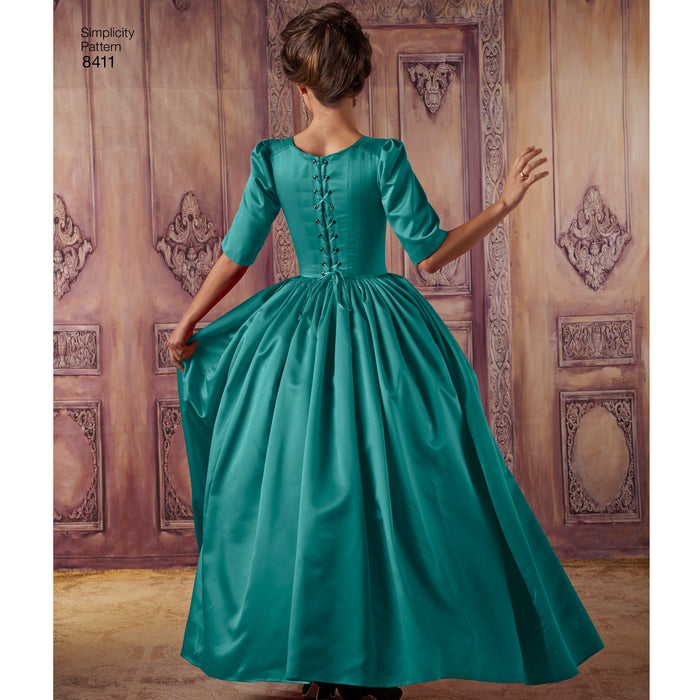 8411 Misses' 18th Century Costume. Size: 32-48