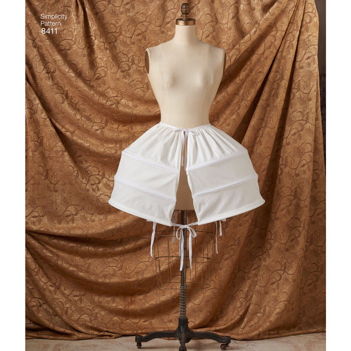 8411 Misses' 18th Century Costume. Size: 32-48