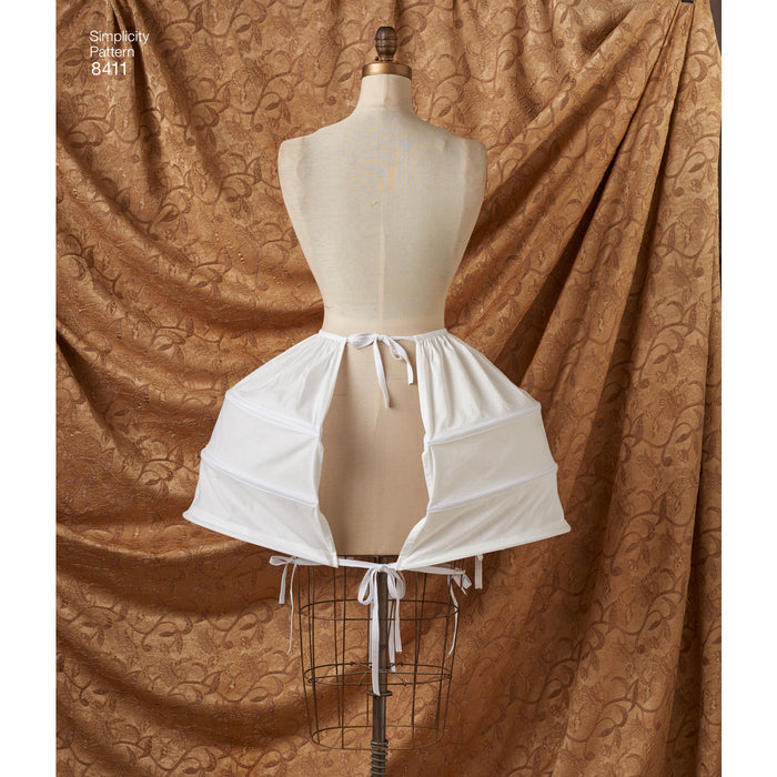 8411 Misses' 18th Century Costume. Size: 32-48