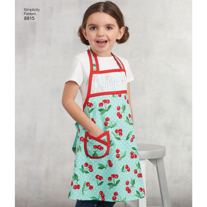 8815 Children's and Misses' Aprons. Size: Kid´s S-L (3-8 y) / Adults S-L (36-46)