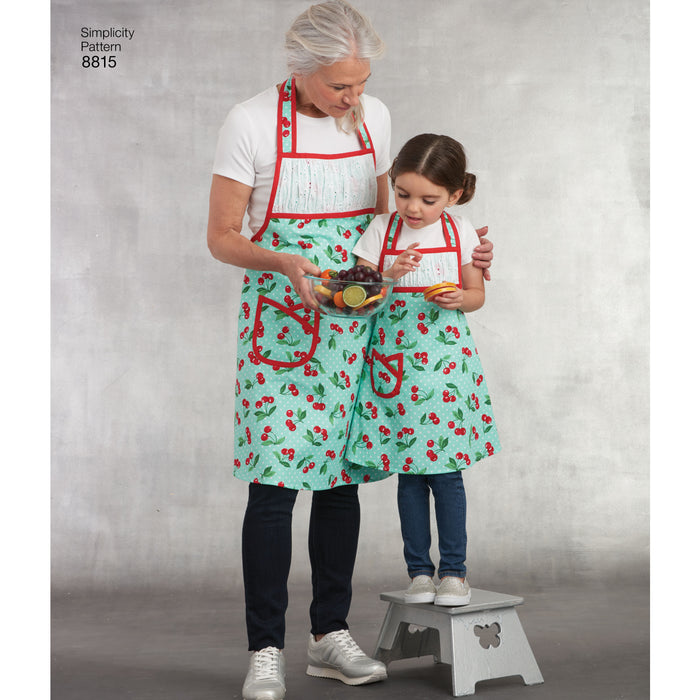 8815 Children's and Misses' Aprons. Size: Kid´s S-L (3-8 y) / Adults S-L (36-46)